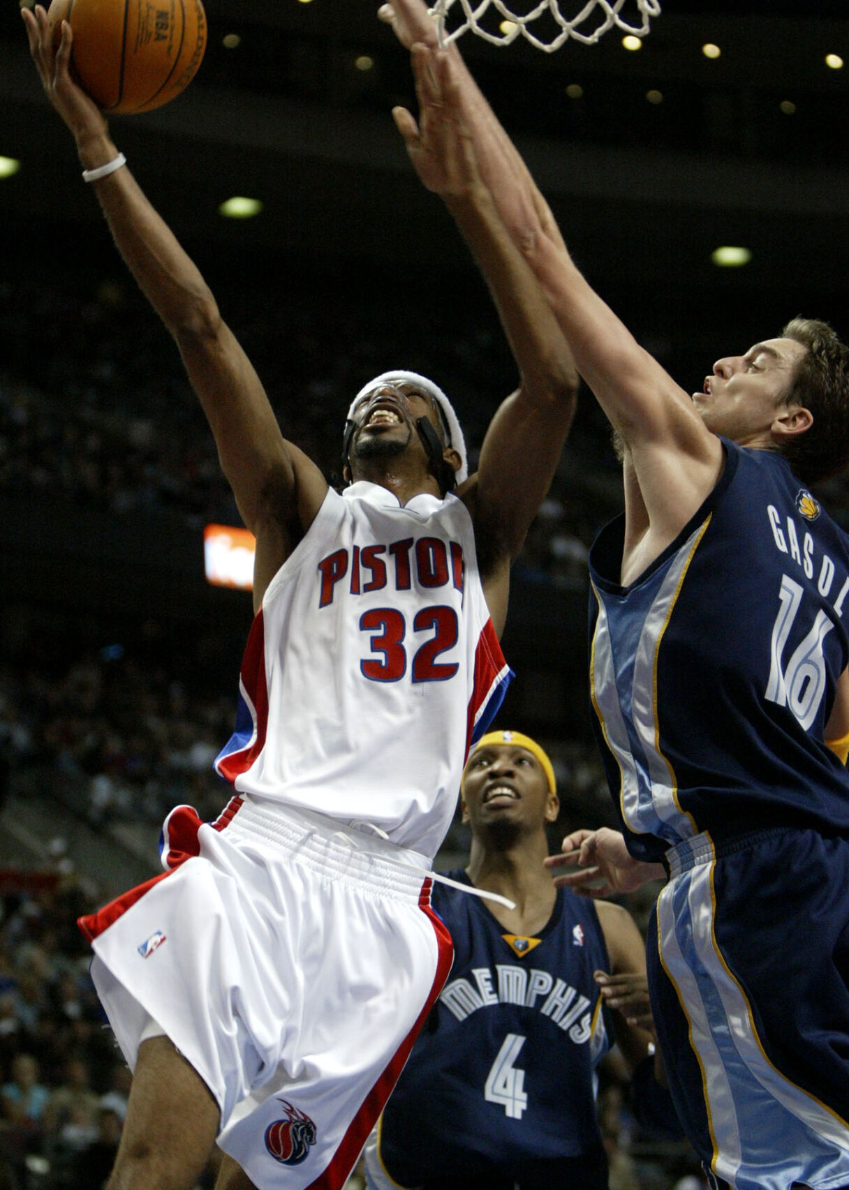 2005: Richard Hamilton leads Pistons in scoring without making a field goal